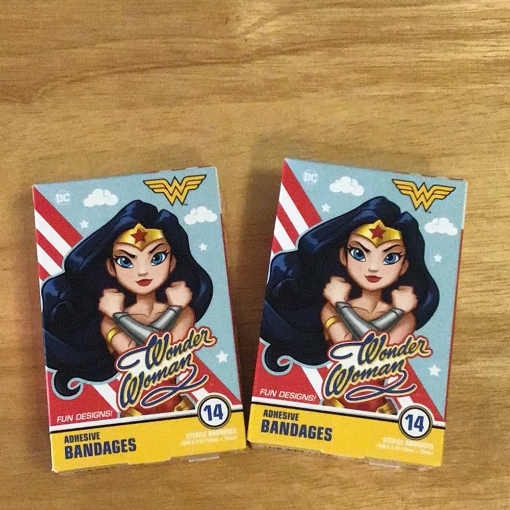 Wonder Woman Adhesive Bandages